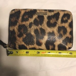 Additional photos of the Kate Spade Wallet.